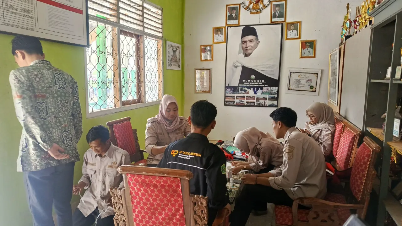 Guru MA Miftahul Huda Jalani Cek Kesehatan Rutin Bersama Puskesmas Way Tenong