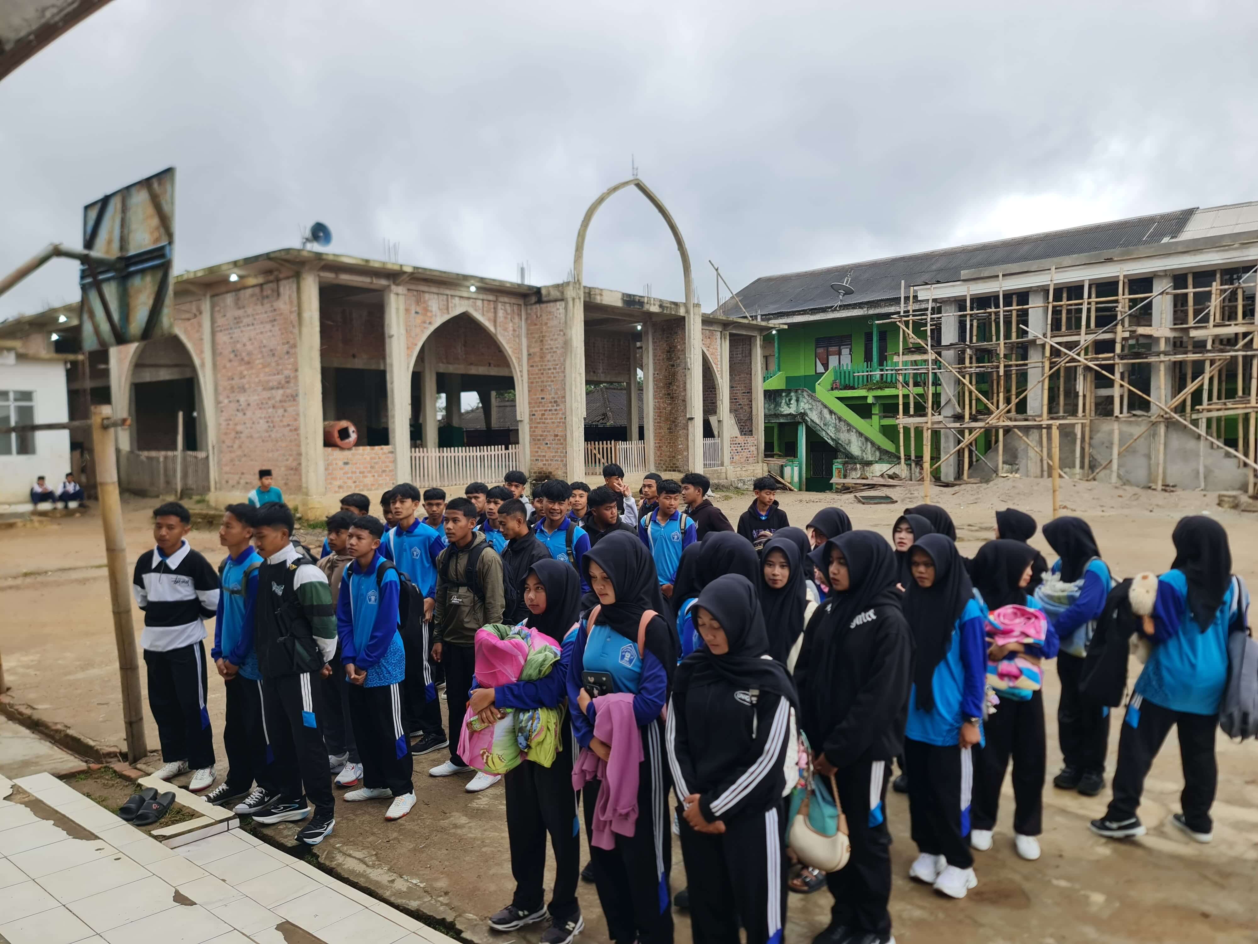 Keberangkatan MA Miftahul Huda Tambak Jaya ke FK2MA 2026 Lampung Barat